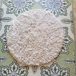 Round Shaggy Rug White EUC 19" Diameter